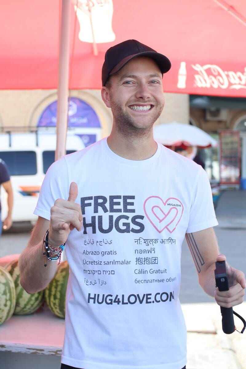 hug4love free hugs hug4love movement